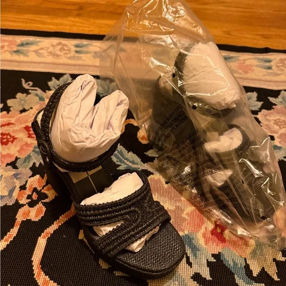 Elegant Black Platform Sandals - Picture 3 of 7